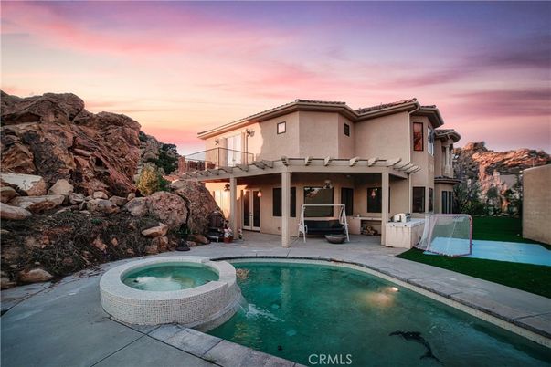 Exterior, Pool