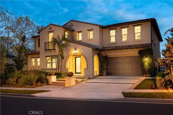 Attached, Exterior, Facade, Mediterranean
