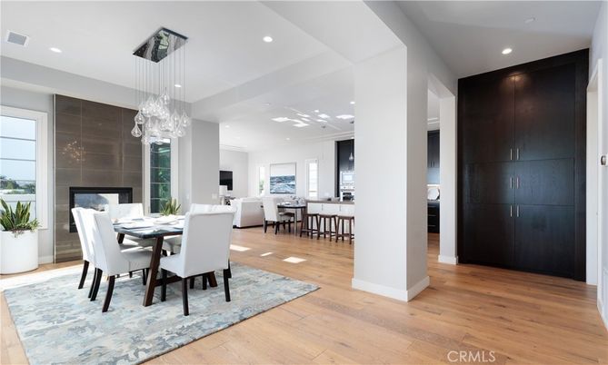 Chandelier, Dining room, Interior, Living room, Pendant Lights, Recessed Lighting, Wood Texture Flooring