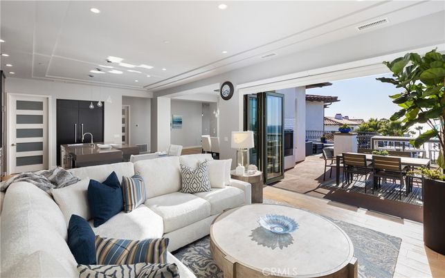 Dining room, Interior, Living room, Pendant Lights, Recessed Lighting