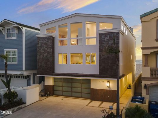 Attached, Exterior, Facade, Modern