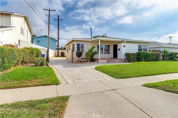 Backyard, Exterior, Facade, Ranch