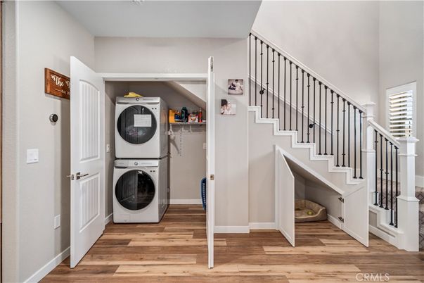 Interior, Utility Closets, Washer, Wood Texture Flooring