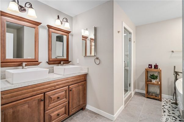 Bathroom, Dual Sink Vanities, Interior