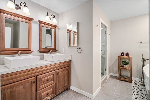 Bathroom, Dual Sink Vanities, Interior