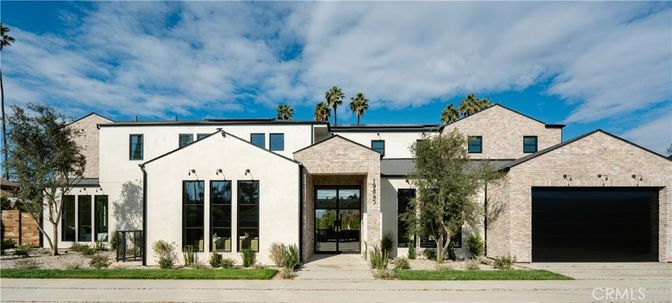 Attached, Exterior, Facade, Modern