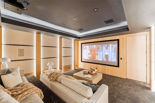 Interior, Projection Screen, Recessed Lighting, Theatre Room