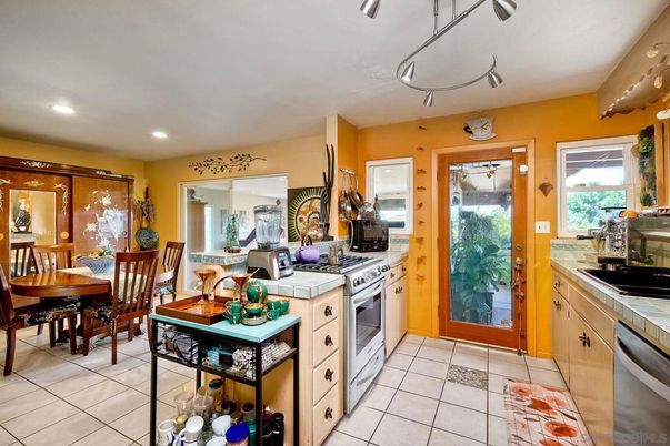 Dining room, Interior, Kitchen, Recessed Lighting, Tile Countertops