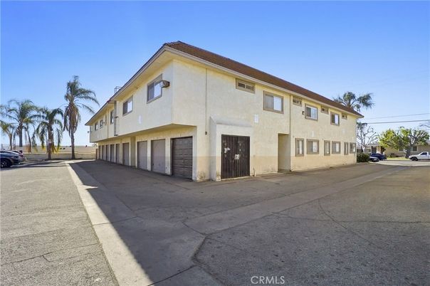 Attached, Exterior, Facade, Modern