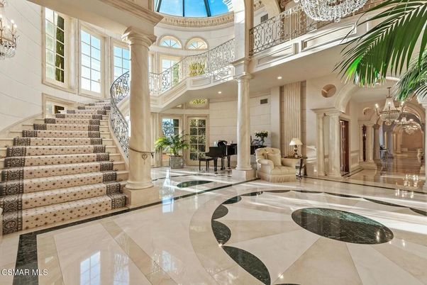 Chandelier, Interior, Piano