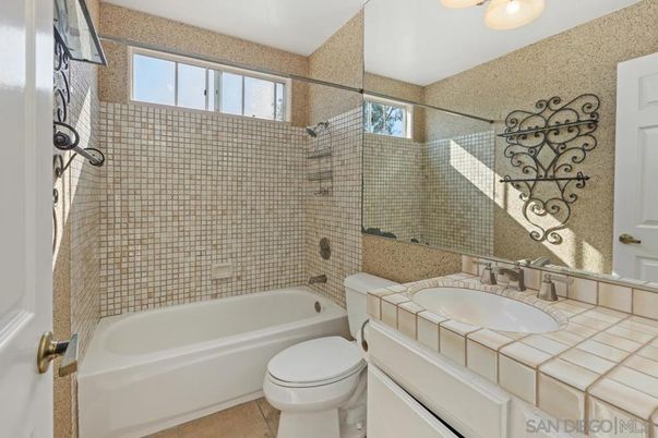 Bathroom, Interior, Tile Countertops