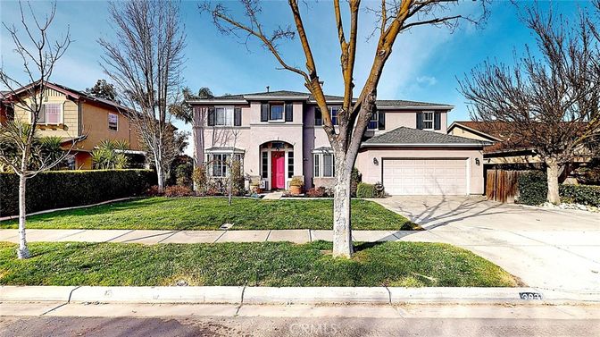 Attached, Exterior, Facade, Mediterranean