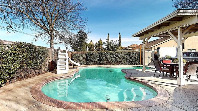 Exterior, Playground, Pool