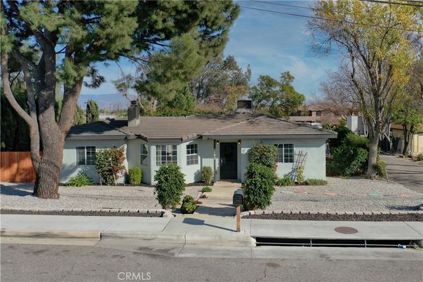 Exterior, Facade, Ranch