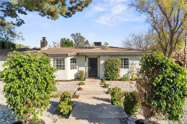 Exterior, Facade, Ranch