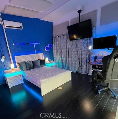 Bedroom, Home Office, Interior, Pendant Lights, Wood Texture Flooring