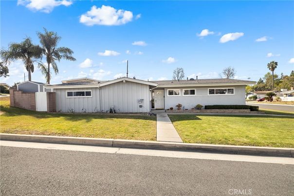 Backyard, Exterior, Facade, Ranch