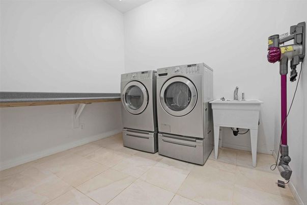 Interior, Washer