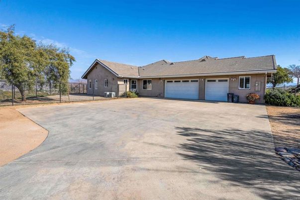 Attached, Exterior, Facade, Ranch