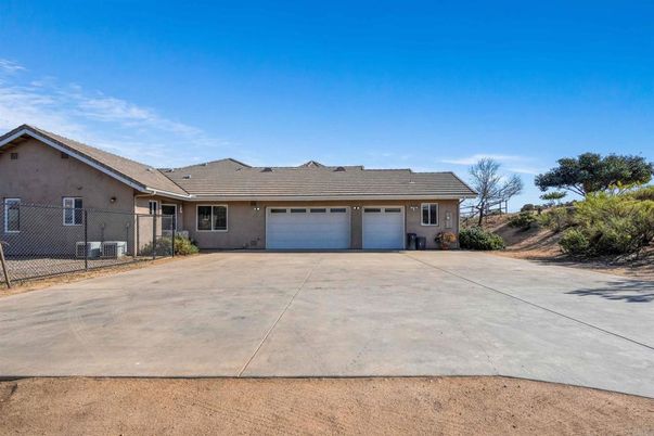 Attached, Exterior, Facade, Ranch