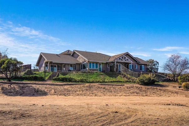 Backyard, Exterior, Facade, Ranch