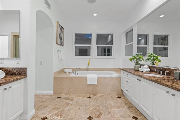 Bathroom, Dual Sink Vanities, Interior, Recessed Lighting