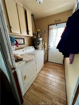 Interior, Washer, Wood Texture Flooring