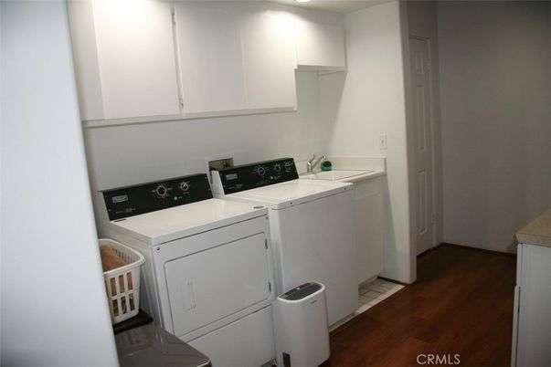 Interior, Utility Closets, Washer, Wood Texture Flooring