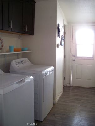 Interior, Washer, Wood Texture Flooring