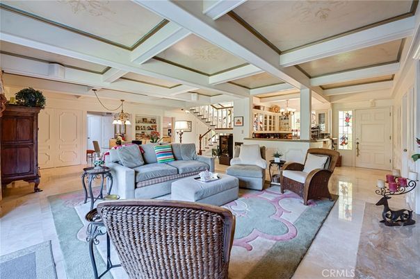 Chandelier, Interior, Living room, Pendant Lights