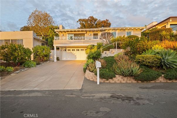 Attached, Exterior, Facade, Modern