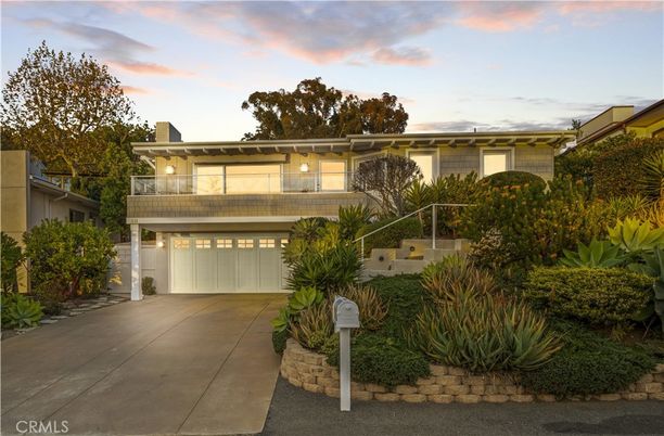 Attached, Exterior, Facade, Modern