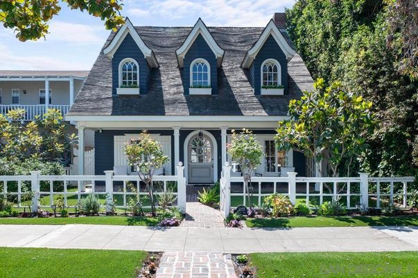 Exterior, Facade, Cape Cod