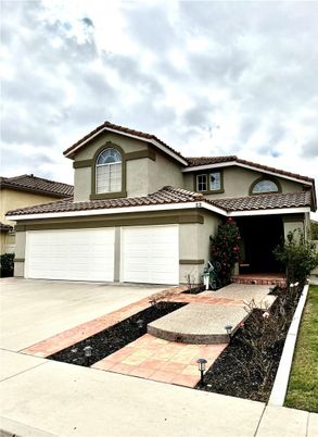Attached, Exterior, Facade, Mediterranean