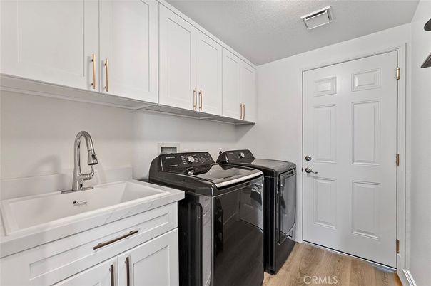 Interior, Washer, Wood Texture Flooring