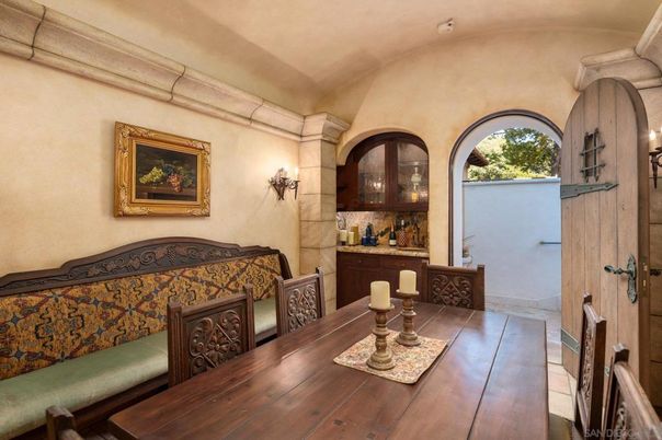 Dining room, Interior