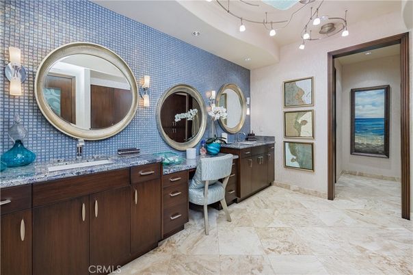 Bathroom, Dual Sink Vanities, Interior