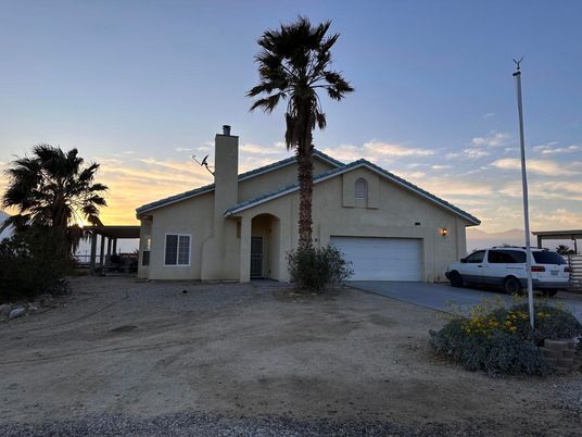 Attached, Exterior, Facade, Ranch