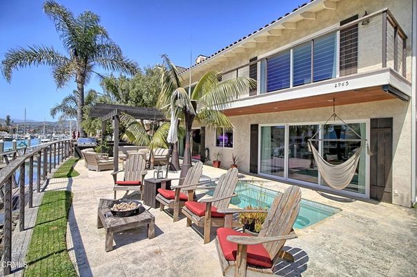 Exterior, Pool, Water