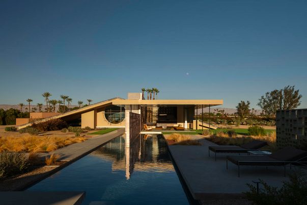Exterior, Facade, Modern