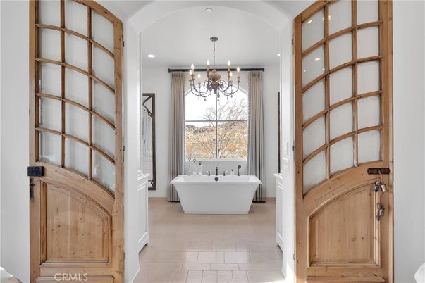 Bathroom, Chandelier, Free Standing Baths, Interior, Recessed Lighting