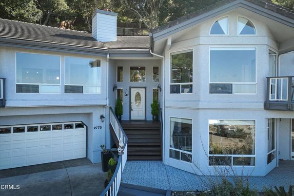 Attached, Exterior, Facade, None