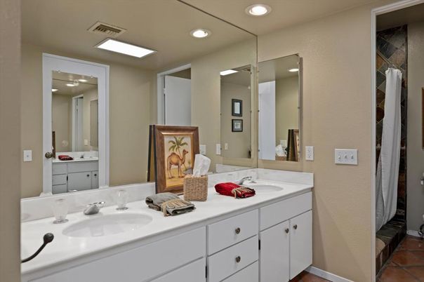 Bathroom, Dual Sink Vanities, Interior, Recessed Lighting