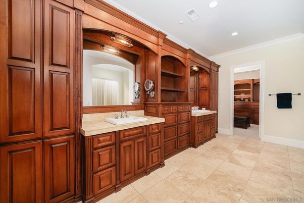 Bathroom, Dual Sink Vanities, Interior, Recessed Lighting