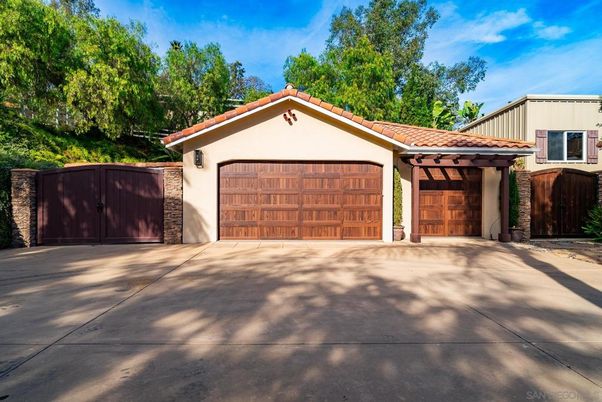 Detached Garage, Exterior