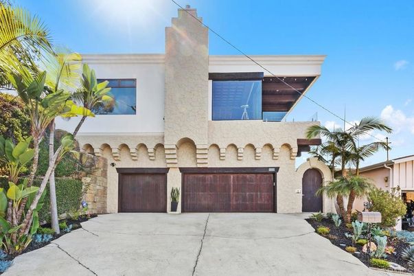Attached, Exterior, Facade, Modern