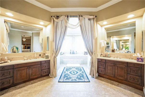 Bathroom, Dual Sink Vanities, Interior, Recessed Lighting
