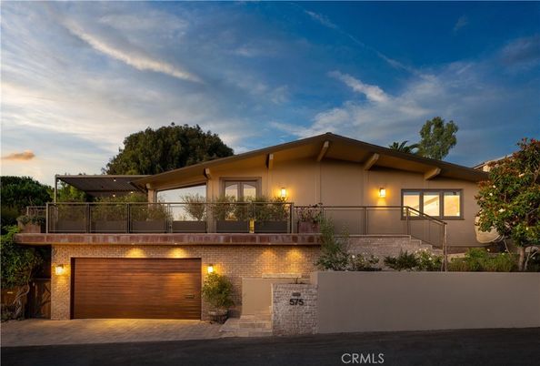 Attached, Exterior, Facade, Modern