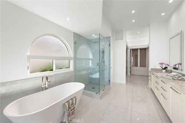 Bathroom, Free Standing Baths, Glass Shower, Interior, Recessed Lighting