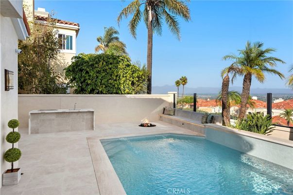 Exterior, Pool, Water